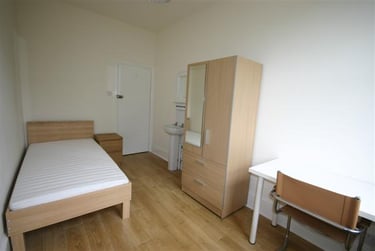 7 bed flat, Finchley Road, West hampstead, London, NW36HS - Image 4